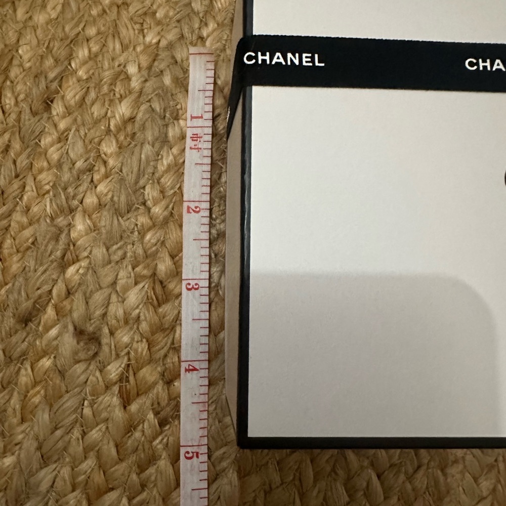 CHANEL Box and Ribbon - Picture 6 of 11